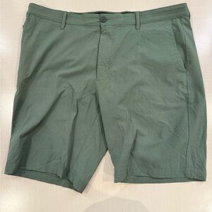 Tommy Bahama - Green Shorts - size 38